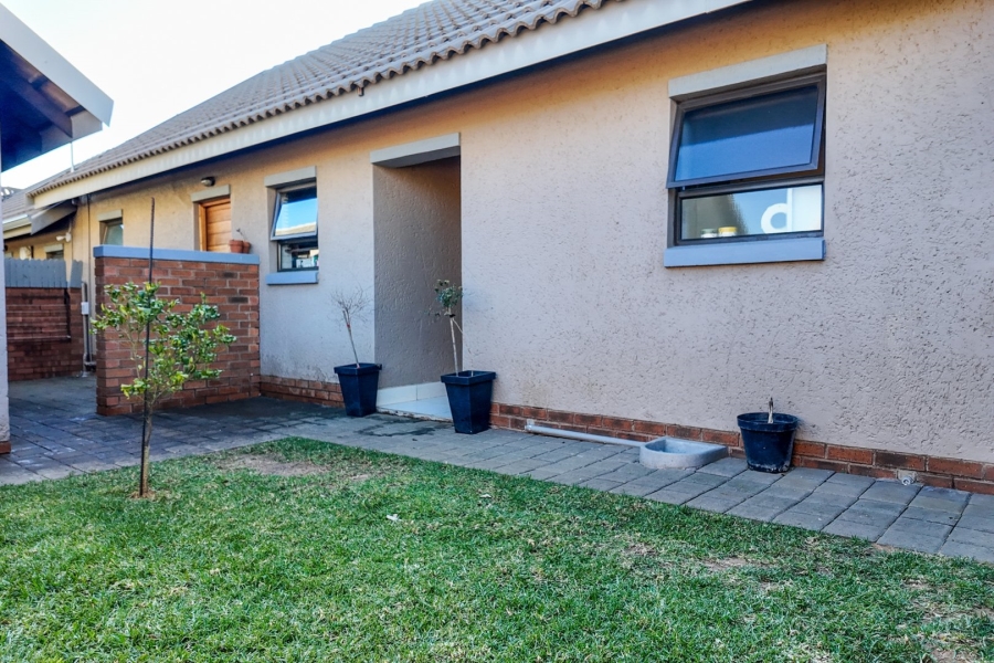 2 Bedroom Property for Sale in Groenvlei Sh Free State